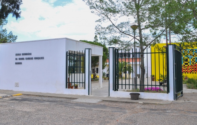 Milhares de alunos regressam hoje às escolas, muitos com vacinação iniciada