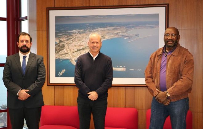 Empresa angolana Kwanda visita Porto de Sines