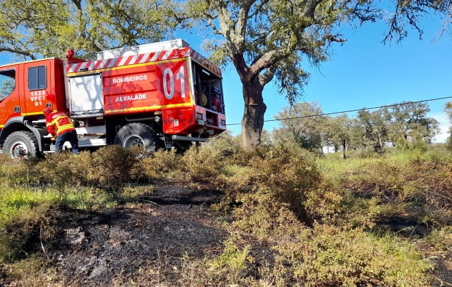 Bombeiros de Alvalade combateram incêndio perto de São Domingos