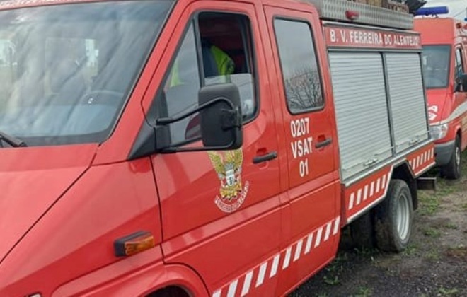 Homem morre esmagado por carrinha numa oficina em Ferreira do Alentejo
