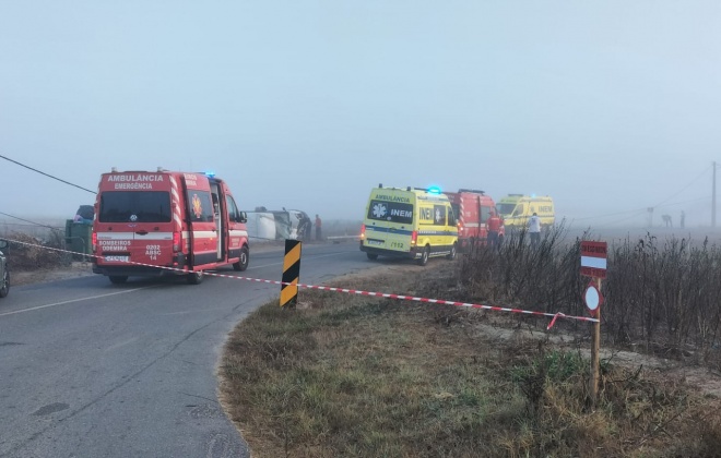 Despiste de carrinha com trabalhadores faz nove feridos em Odemira