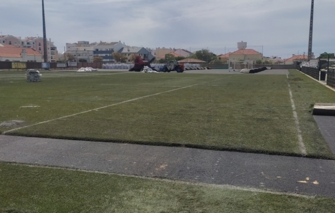 Câmara de Sines já está a substituir o relvado sintético no Estádio Municipal de Sines