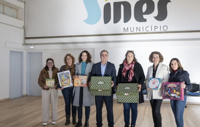 Câmara Municipal de Sines entrega cabazes de Natal a cerca de 350 famílias do concelho