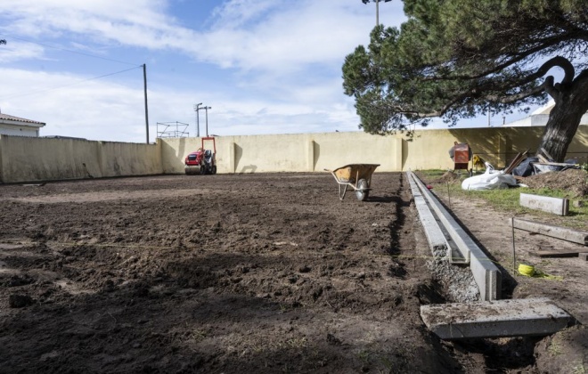Câmara de Sines iniciou a empreitada de execução de um campo de futebol de relvado sintético no ATL "A Gaivota"