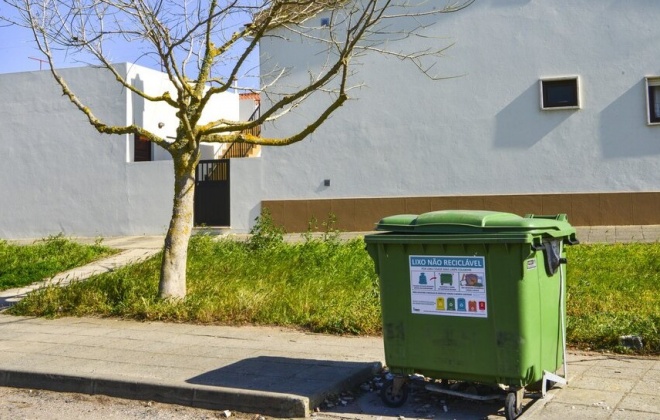 Câmara de Sines iniciou campanha de limpeza e desinfeção dos contentores