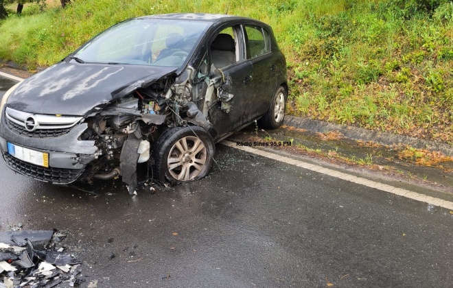 Colisão entre pesado e ligeiro provoca um ferido na Estrada Nacional 120-1 no concelho de Sines