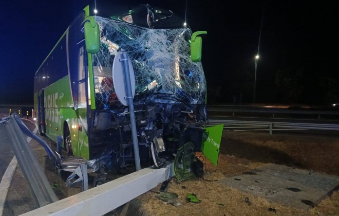 Despiste de autocarro provoca um ferido grave na A2 em Alcácer do Sal