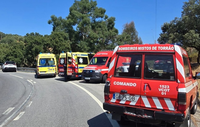 Despiste provoca três feridos na EN2 em Torrão no concelho de Alcácer do Sal