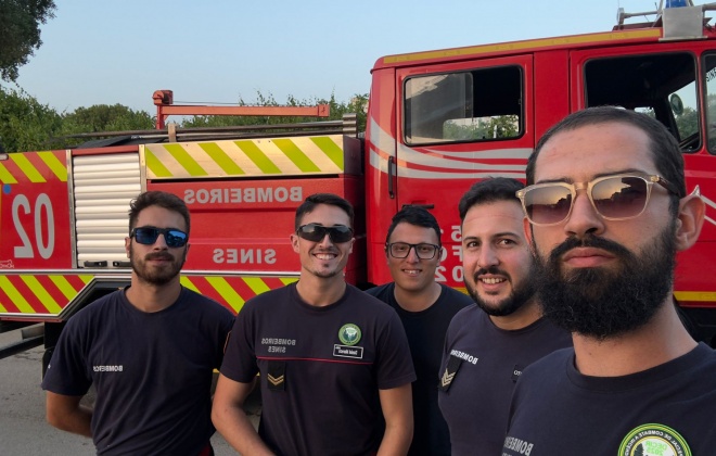 Comandante e Bombeiros do CB de Sines empenhados no combate a incêndio em Trancoso