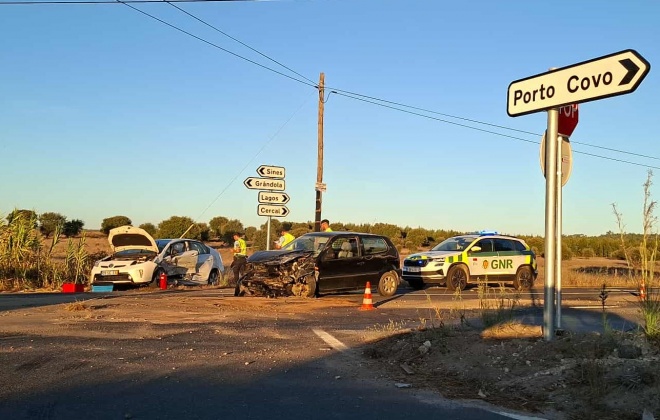 Colisão provoca três feridos na EN 120-1 no concelho de Sines