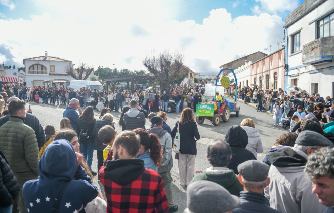 Carnaval de São Luís voltou a encher as ruas da aldeia de cor, música e boa disposição