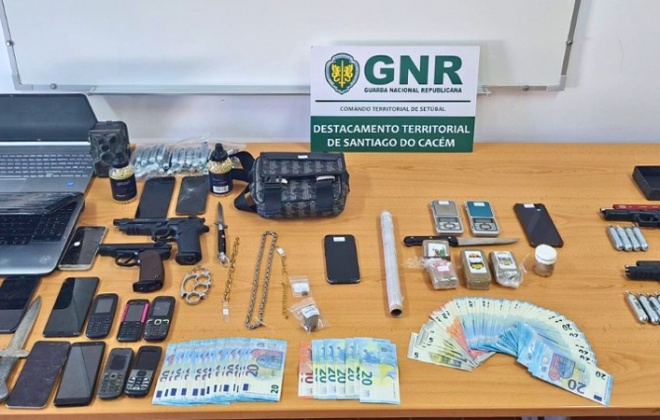 Cinco homens foram detidos em Sines por vários crimes