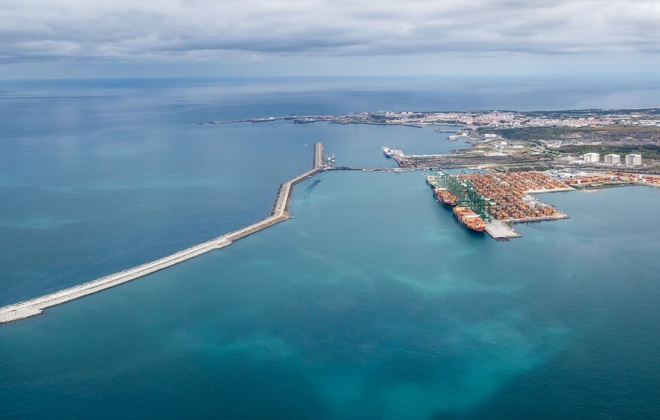 Sines corrige fundos e aprimora condições de operacionalidade no Terminal XXI
