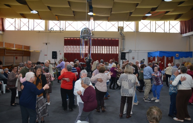 300 seniores de Santiago do Cacém participaram no tradicional “Baile da Pinha”