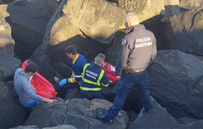 Pescador resgatado com vida após queda no cabo de Sines