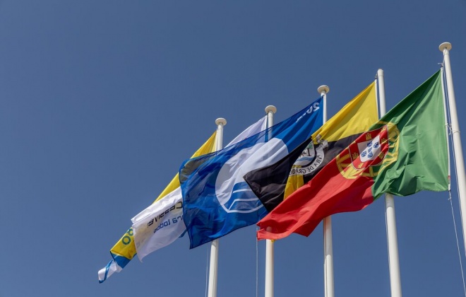 Praias de Grândola voltam a conquistar Bandeira Azul e Qualidade de Ouro