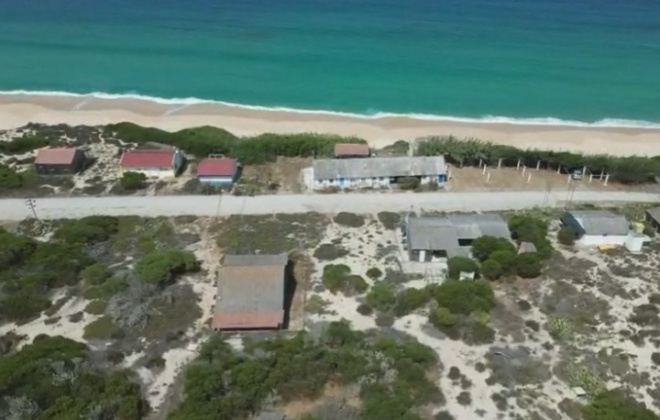 APA vai demolir 20 construções ilegais construídas na praia da Raposa em Grândola