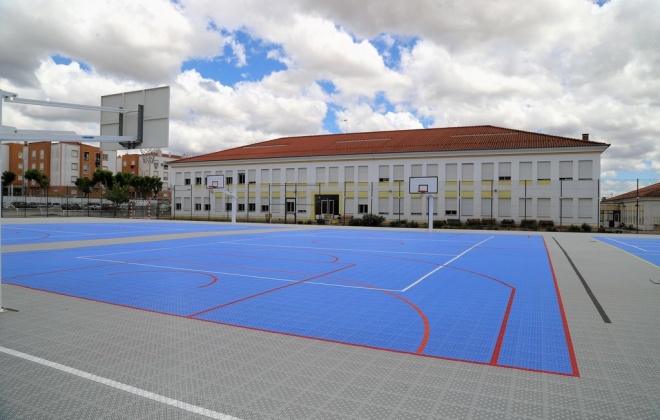 Obras de requalificação do campo desportivo da Escola EB 2,3 de Grândola estão concluídas