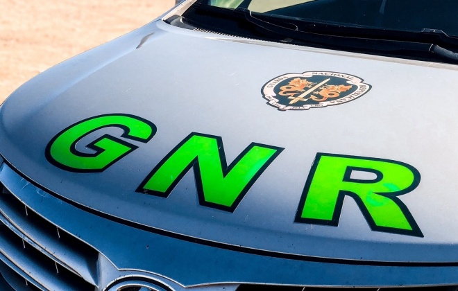 Relação de Évora absolve militar da GNR e reduz pena a quatro por crimes contra imigrantes em Odemira