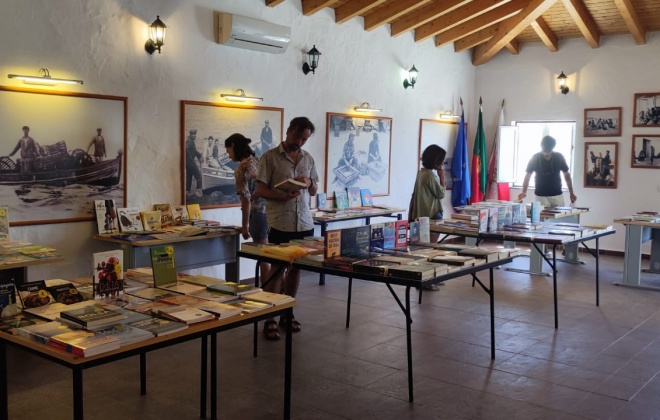 Posto de turismo de Porto Covo recebe Feira do Livro até 15 de agosto